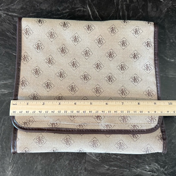 SILVER SAFEKEEPER Travel Toiletry Bags (2) - Picture 3 of 16